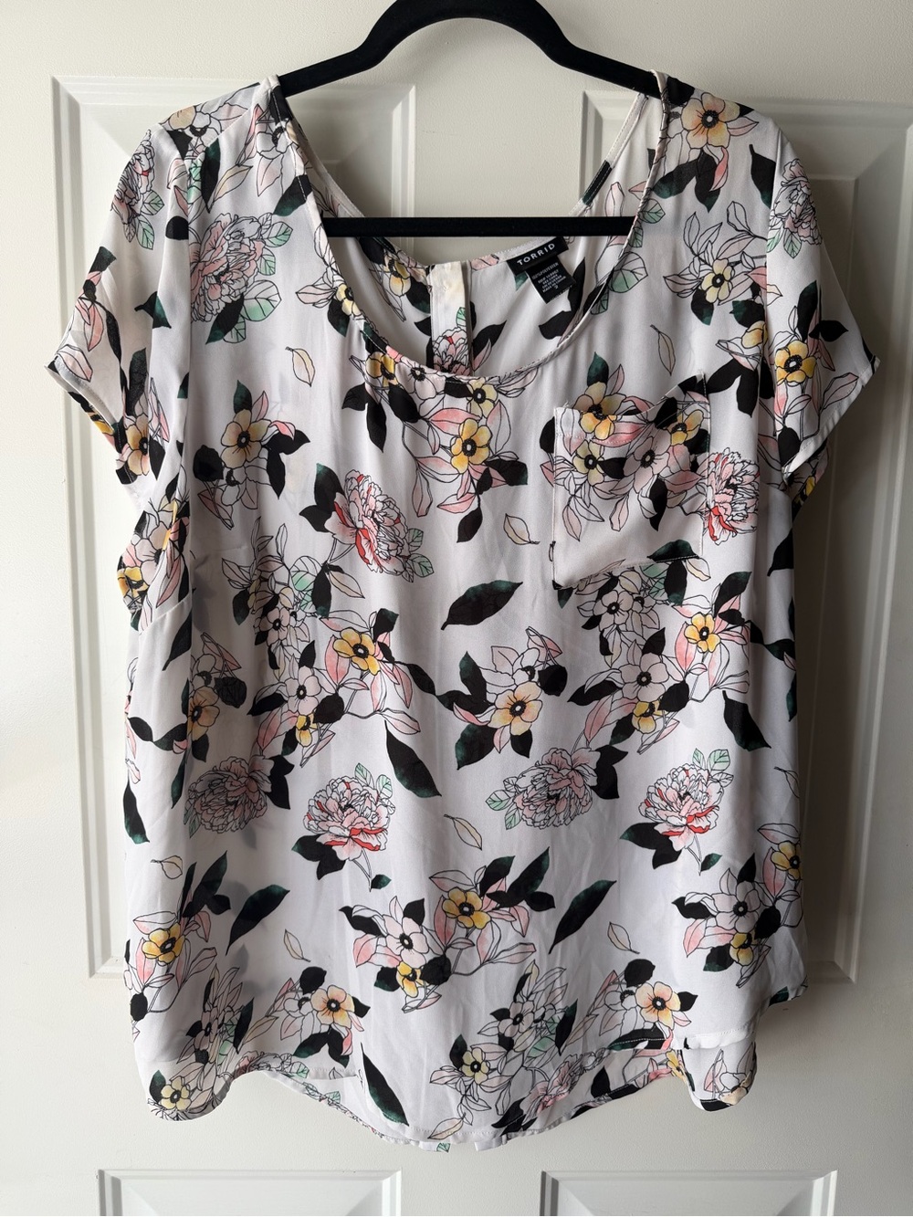 2X Torrid White Floral Short Sleeve Blouse